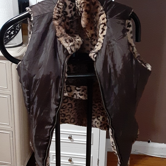 Animal print vest size M - Picture 4 of 6